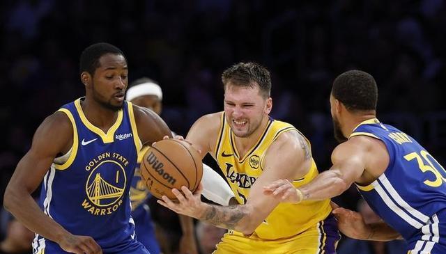 士队首发球, 所以他必须 士队首发球, 所以他必须